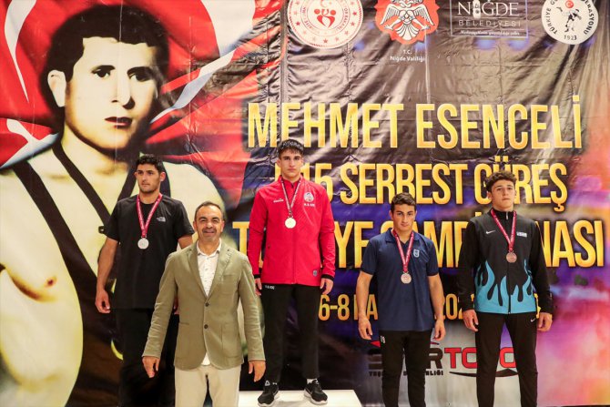 Niğde'de düzenlenen 15 Yaş Altı Serbest Güreş Türkiye Şampiyonası sona erdi
