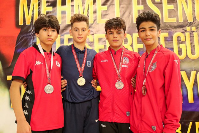 Niğde'de düzenlenen 15 Yaş Altı Serbest Güreş Türkiye Şampiyonası sona erdi