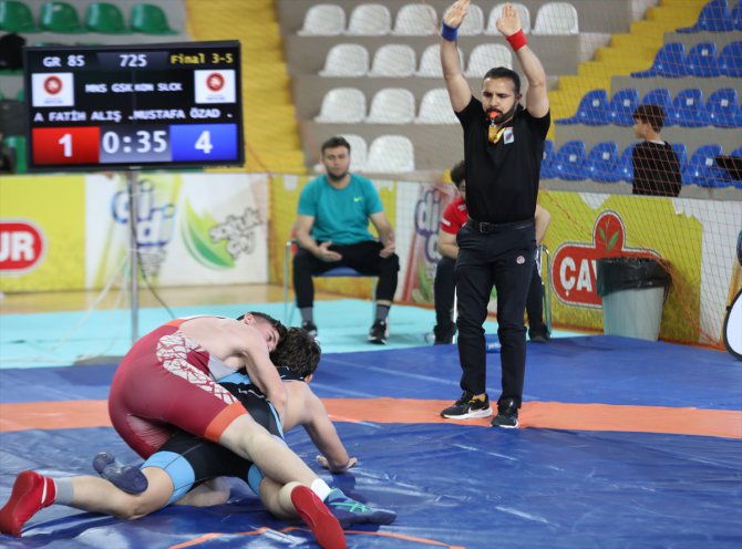 Rize'de 15 Yaş Altı Grekoromen Güreş Türkiye Şampiyonası sona erdi