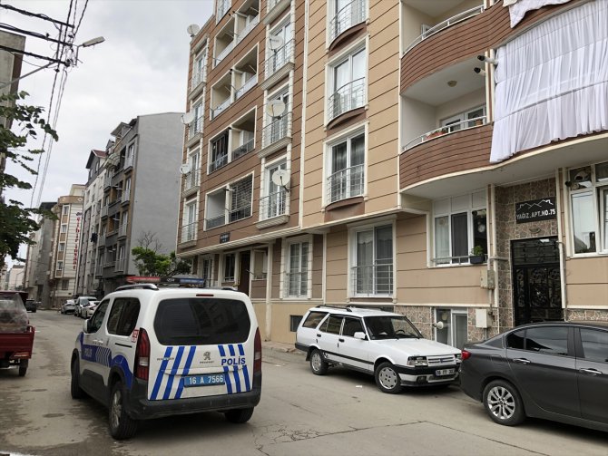 Bursa'da 5. kat balkonundan otomobilin üzerine düşen çocuk yaralandı