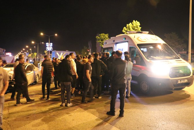 Erzurum'da kargo aracıyla otomobilin çarpıştığı kazada 1'i ağır 6 kişi yaralandı