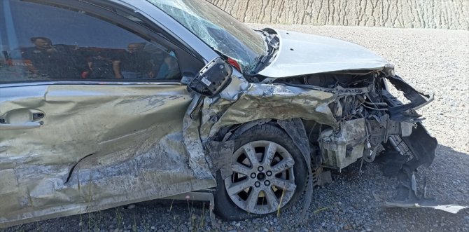 Kahramanmaraş'ta iki otomobilin çarpıştığı kazada 1 kişi öldü, 7 kişi yaralandı