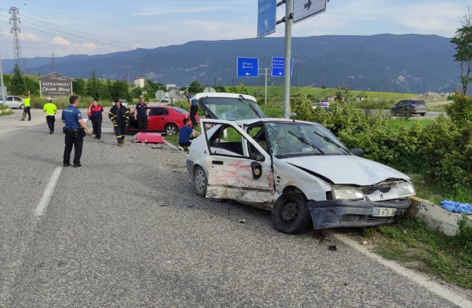 Karabük'te trafik kazasında 3 kişi yaralandı