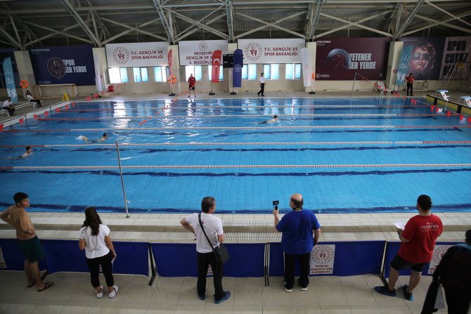 Nevşehir'de özel sporcular, yüzme yarışlarında mücadele etti