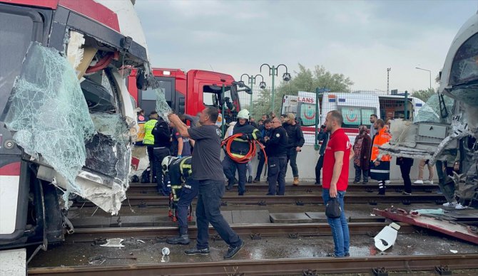 GÜNCELLEME - Samsun'da tramvayların çarpışması sonucu 14 kişi yaralandı