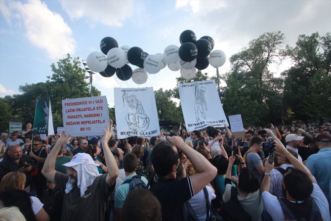 Sırbistan'da "şiddete karşı" sloganıyla 6. kez gösteri düzenlendi