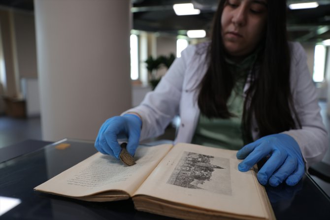 Yüzlerce yıllık eserler Cumhurbaşkanlığı Millet Kütüphanesi'nde "şifa" buluyor