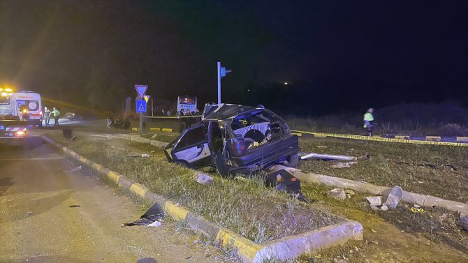 Zonguldak'ta yolcu otobüsü ile otomobilin çarpıştığı kazada 2 kişi öldü, 2 kişi yaralandı