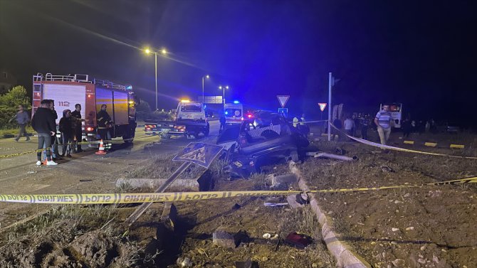 Zonguldak'ta yolcu otobüsü ile otomobilin çarpıştığı kazada 2 kişi öldü, 2 kişi yaralandı