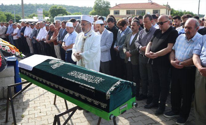 AK Parti Çanakkale Milletvekili Ayhan Gider'in babasının cenazesi toprağa verildi
