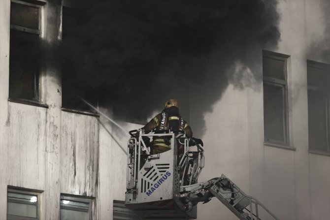 GÜNCELLEME - Başakşehir'de fabrikada çıkan yangını söndürme çalışmaları sürüyor