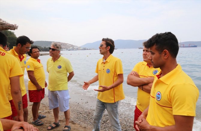 Bodrum'da halk plajlarında görev yapacak cankurtaranlara eğitim veriliyor