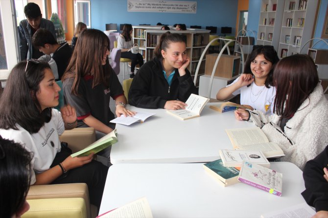 Depremzede lise öğrencileri Amasya'daki kardeş okulun öğrencilerince misafir ediliyor