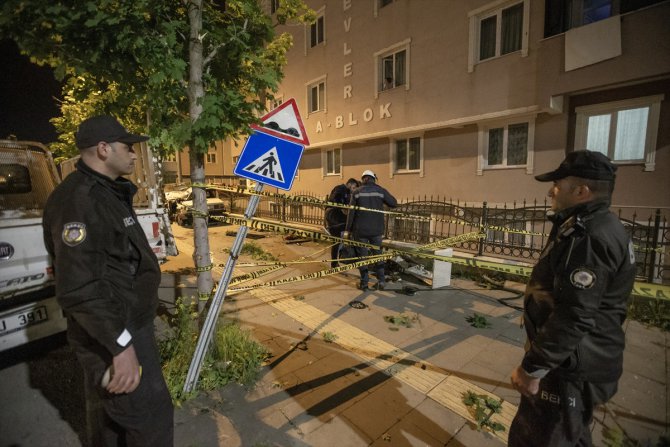 Erzurum'da otomobil park halindeki pikaba çarptı, 1 kişi öldü, 1 kişi yaralandı
