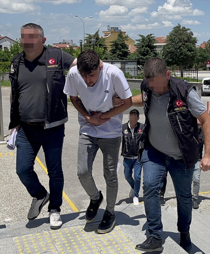 Karaman'da uyuşturucu operasyonunda yakalanan 2 zanlı tutuklandı