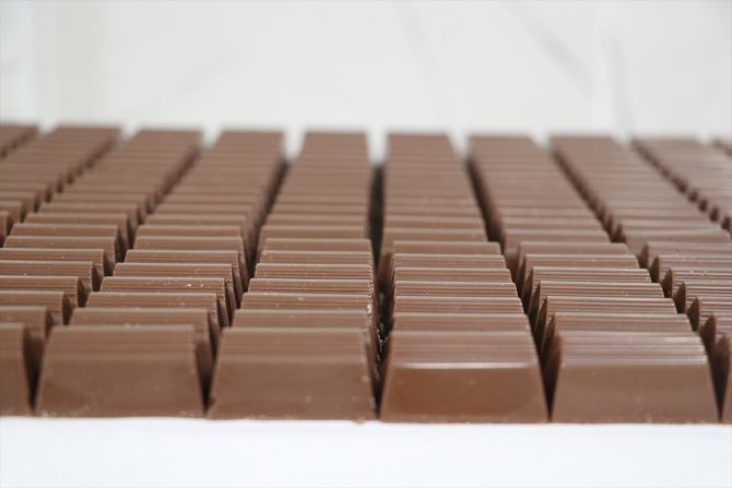 Liseli şefler çikolata üretiminden 3 ayda 500 bin lira gelir sağladı
