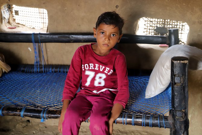 Yemen'deki savaşın yerinden ettiği Ati ailesi hasta oğullarını tedavi ettirememenin çaresizliğini yaşıyor