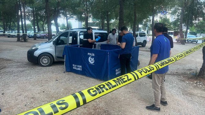 Antalya'da bir kişi araçta ölü bulundu