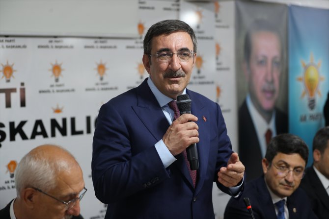 Cumhurbaşkanı Yardımcısı Cevdet Yılmaz, AK Parti Bingöl İl Başkanlığını ziyaret etti: