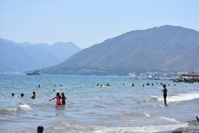 Fethiye ve Marmaris sahillerinde sıcak hava yoğunluğu