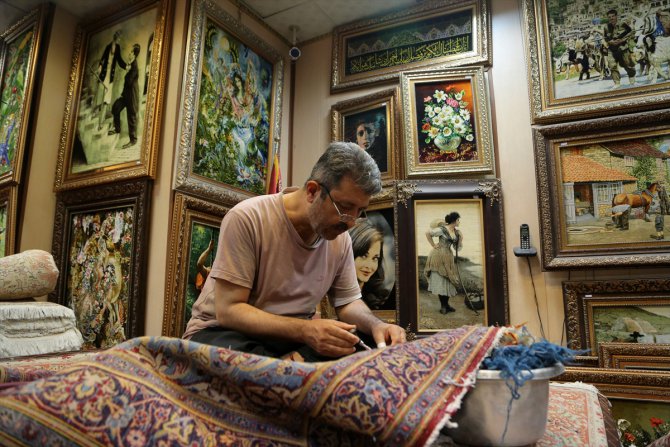 İranlı halı tamircileri, yıpranmış el dokuması halıları adeta "yeniden hayata döndürüyor"