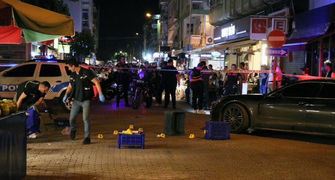 İzmir'de kavgaya müdahale eden polis memuru silahla yaralandı