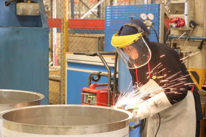 Kütahya'daki makine fabrikasında kaynak işleri kadınlardan soruluyor
