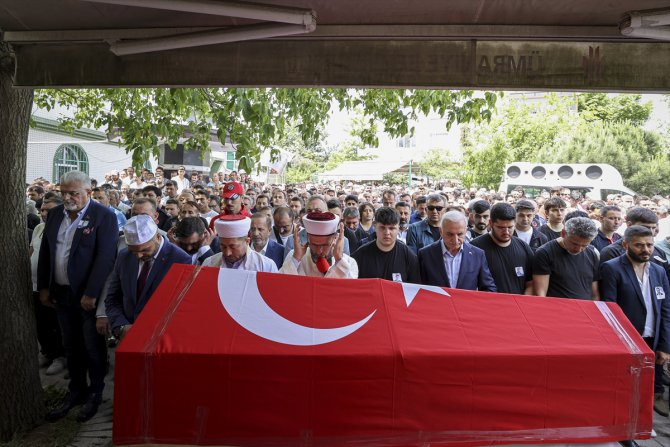 Şehit itfaiyeci Özcan Gök İstanbul'da son yolculuğuna uğurlandı