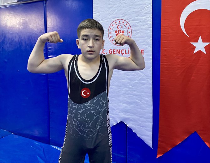 Taha Akgül'ü örnek alan depremzede güreşçi, Türkiye birinciliği hedefliyor