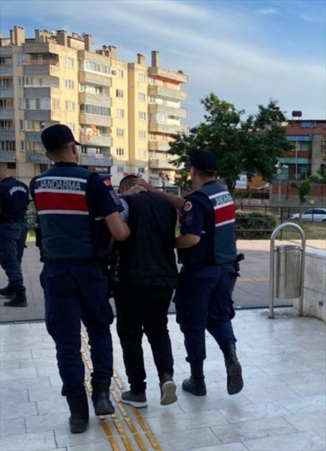 Balıkesir'de motosiklet çaldıkları iddiasıyla yakalanan 10 kişiden 2'si tutuklandı