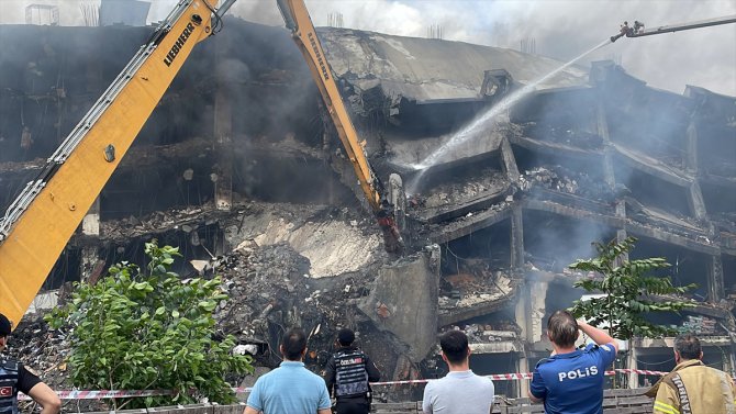GÜNCELLEME 3 - Başakşehir'de fabrikada çıkan yangını söndürme çalışmaları 54 saattir sürüyor