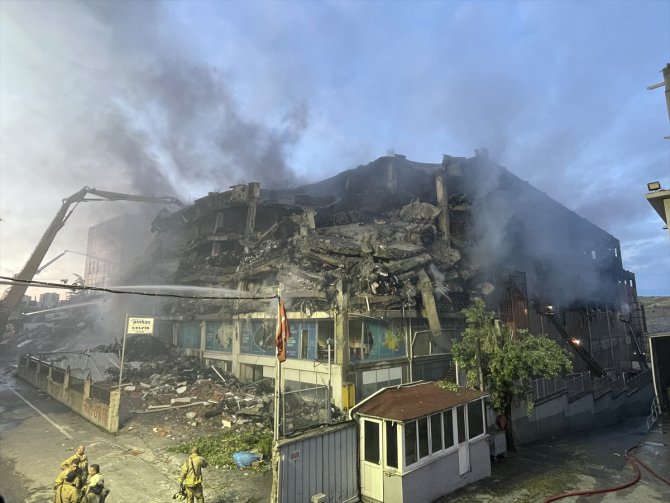 GÜNCELLEME 3 - Başakşehir'de fabrikada çıkan yangını söndürme çalışmaları 54 saattir sürüyor