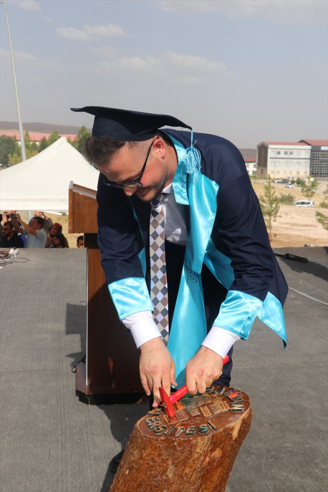 Batman Üniversitesi'nde mezuniyet töreni düzenlendi