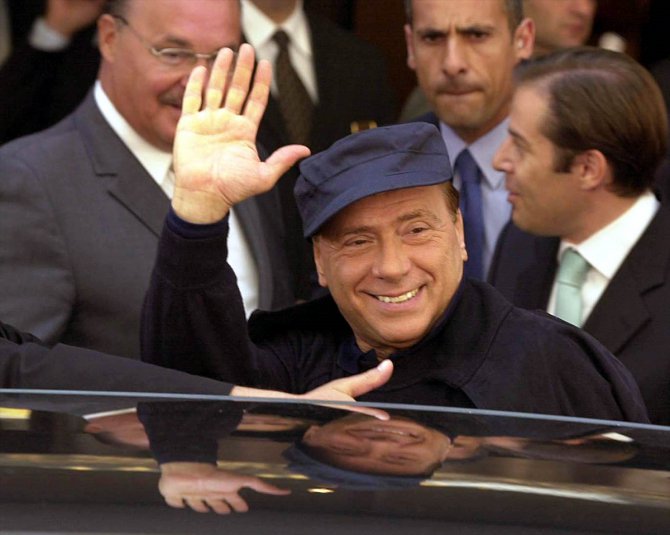 Eski İtalya Başbakanı Silvio Berlusconi hayatını kaybetti