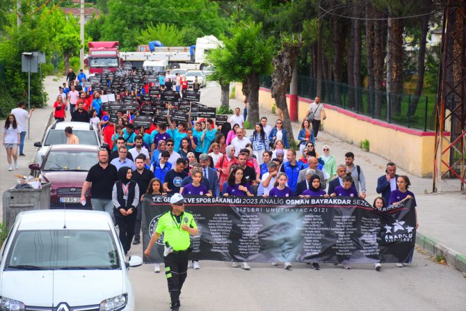 Karabük'te sporcular depremde hayatını kaybedenler anısına "saygı yürüyüşü" yaptı