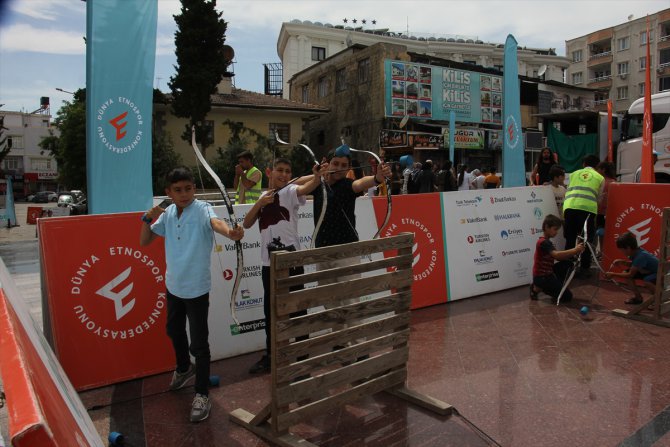 Kilis'te depremzede çocuklar geleneksel sporları deneyimliyor