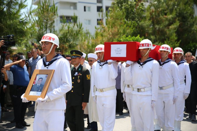 Şehit Piyade Uzman Çavuş Halil Şahin'in cenazesi Mersin'de defnedildi