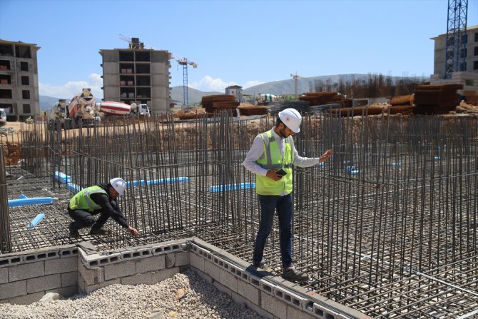 Depremzede mühendis Malatya'da afet konutlarının inşasında görev yapıyor