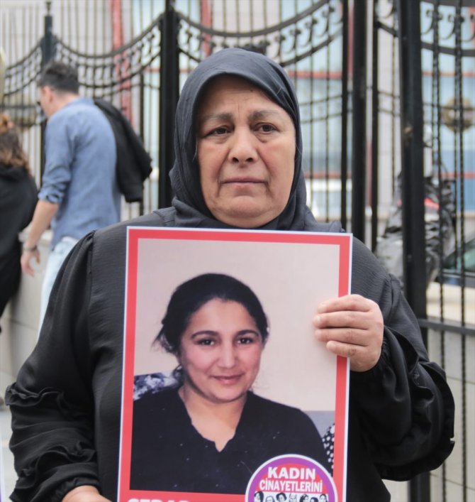 Eskişehir'de annesini öldürüp 3 kadını yaraladığı iddia edilen sanık ile babası yargılanıyor