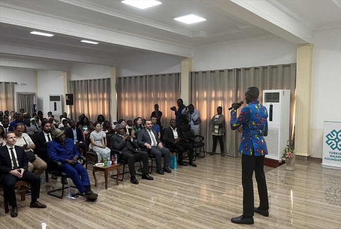 Kamerun'un ilk Türkçe kursunun öğrencileri sertifikalarını aldı