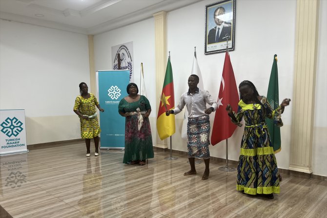 Kamerun'un ilk Türkçe kursunun öğrencileri sertifikalarını aldı