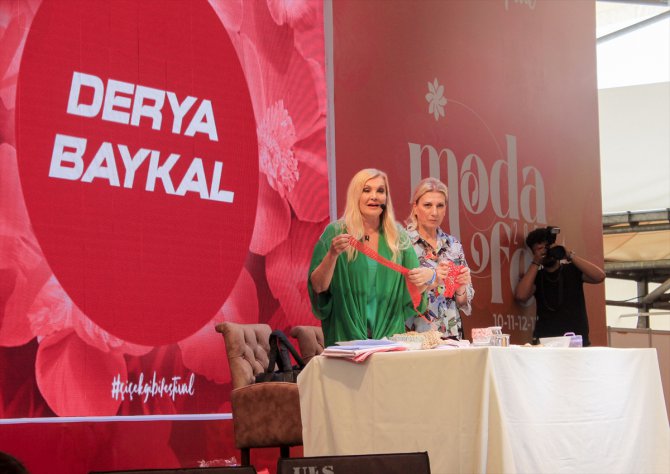 Uşak ModaFest'te Derya Baykal geri dönüşüm söyleşisi gerçekleştirdi