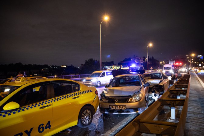 15 Temmuz Şehitler Köprüsü girişindeki zincirleme trafik kazasında 7 araçta hasar oluştu