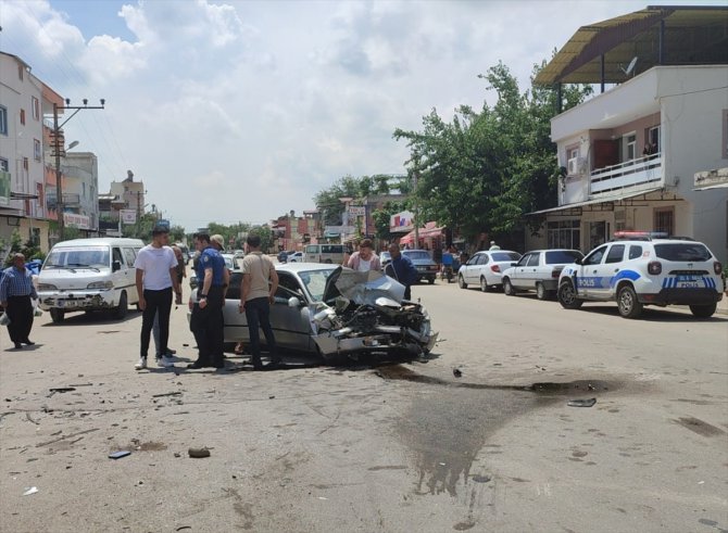 Adana'da trafik kazasında 4 kişi yaralandı
