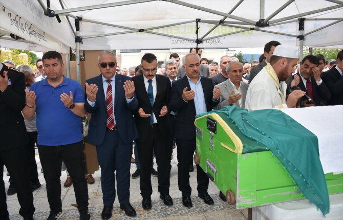 İçişleri Bakan Yardımcısı Ersoy Sinop'ta 5 yaşındaki çocuğun cenazesine katıldı