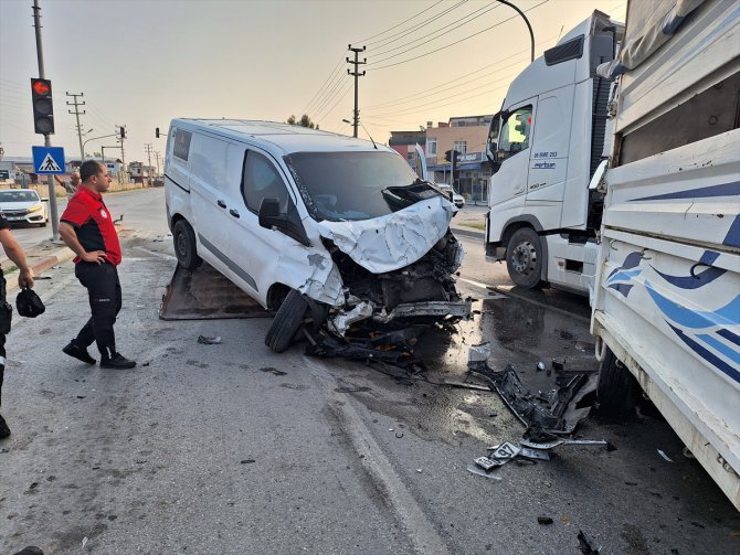 Mersin'de zincirleme trafik kazasında 11 kişi yaralandı