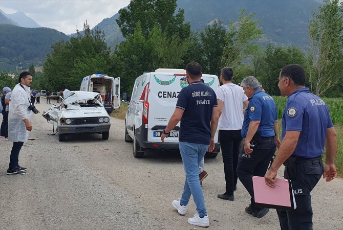 Osmaniye'de kamyonete çarpan otomobildeki çocuk öldü, 3 kişi yaralandı