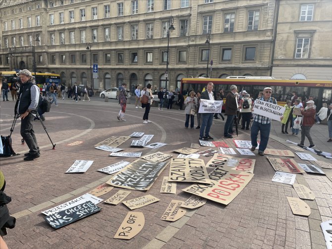 Polonya'da 33 yaşındaki hamile kadının ihmal sonucu ölümü protesto edildi