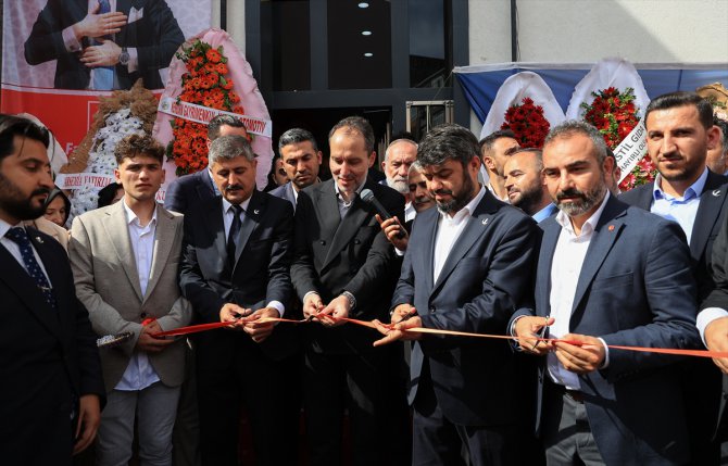 Fatih Erbakan, partisinin Silivri İlçe Teşkilatı binasının açılışına katıldı: