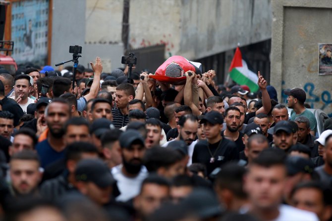 İsrail'in Batı Şeria'da öldürdüğü Filistinli gencin cenazesi toprağa verildi
